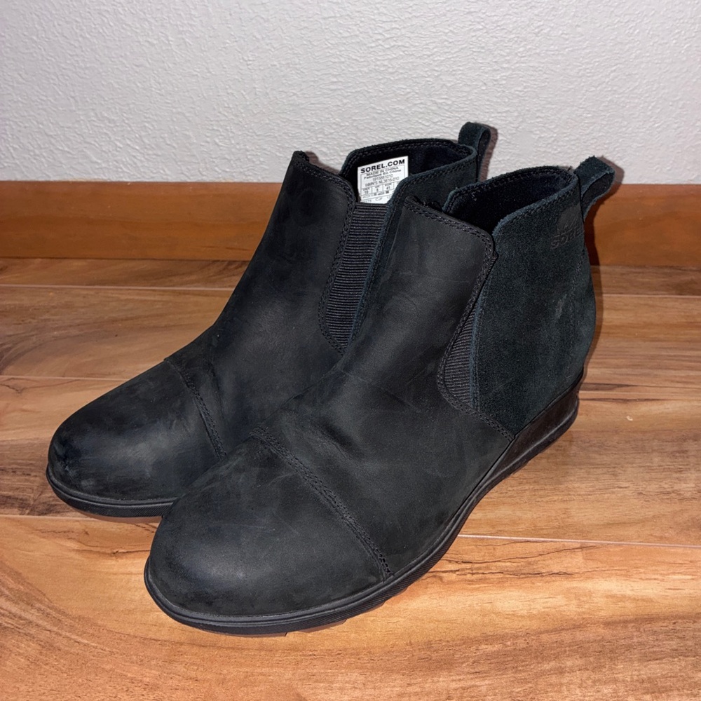 Sorel Women’s Evie II Chelsea Boots Black Suede Leather Ankle Booties - size 10